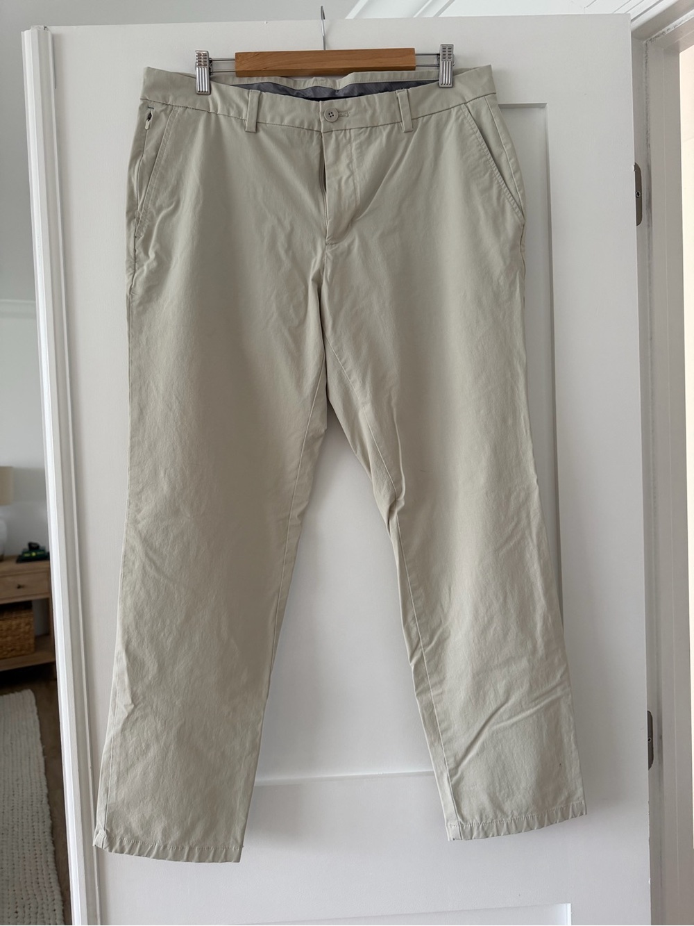 Vineyard Vines Men's Casual Chino Pants in Light Beige